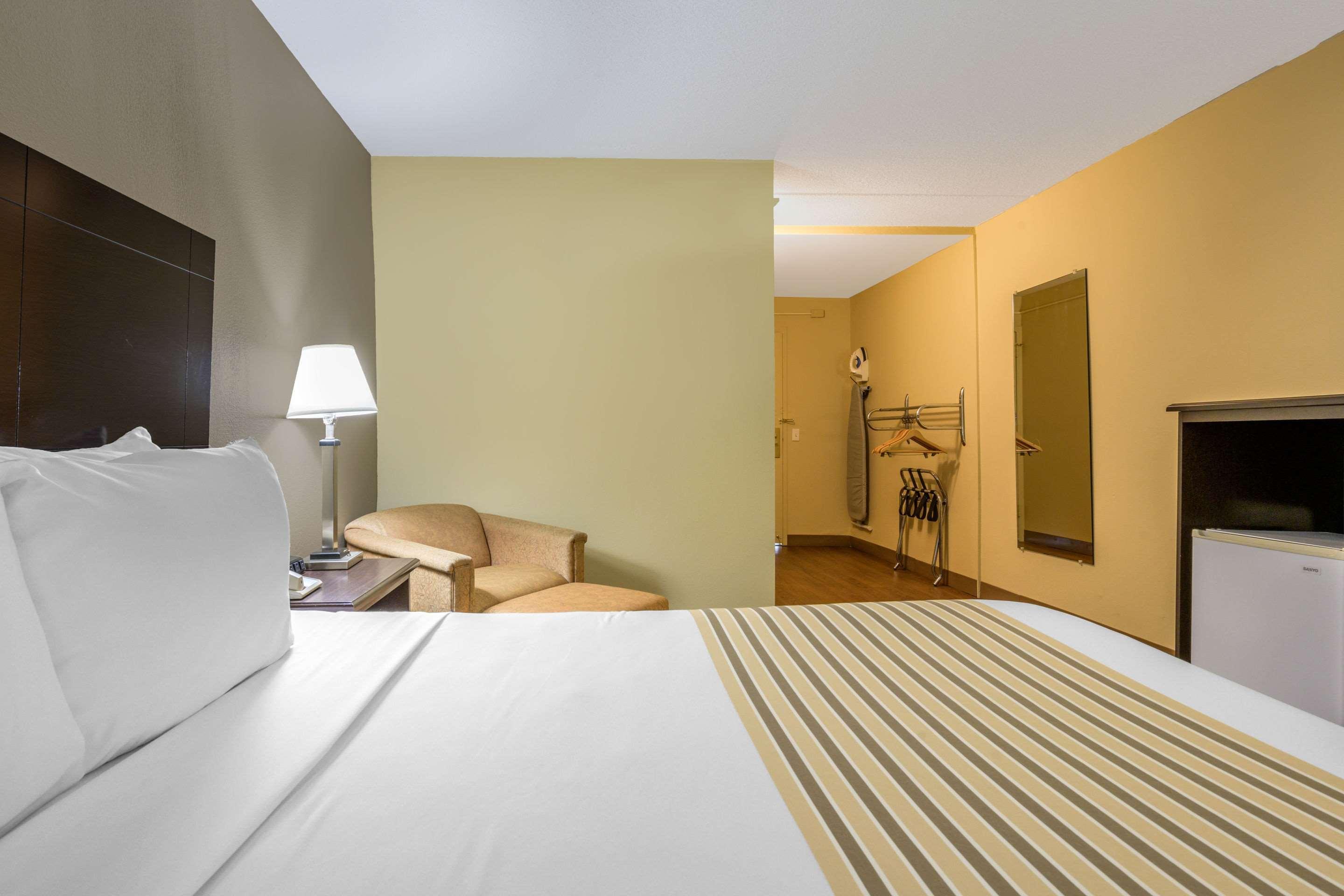 Econo Lodge Inn&Suites Triadelphia Exterior foto