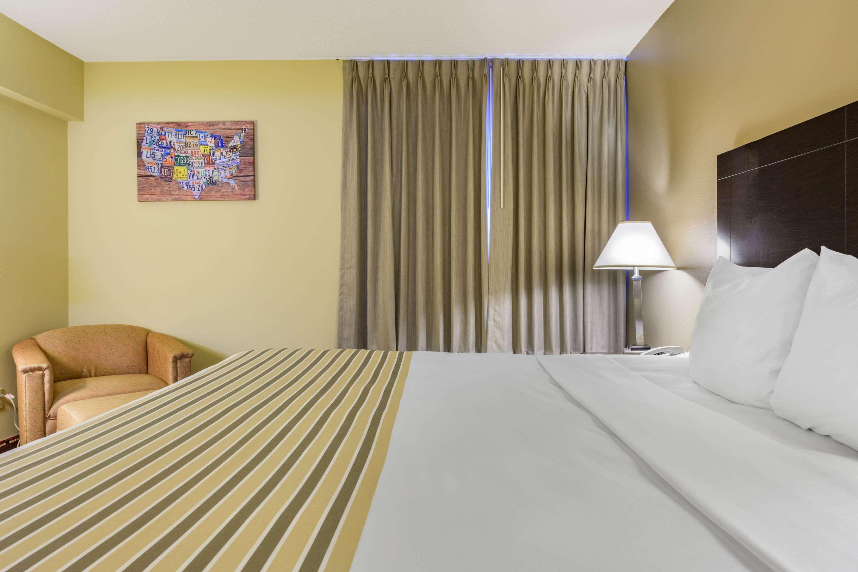 Econo Lodge Inn&Suites Triadelphia Exterior foto