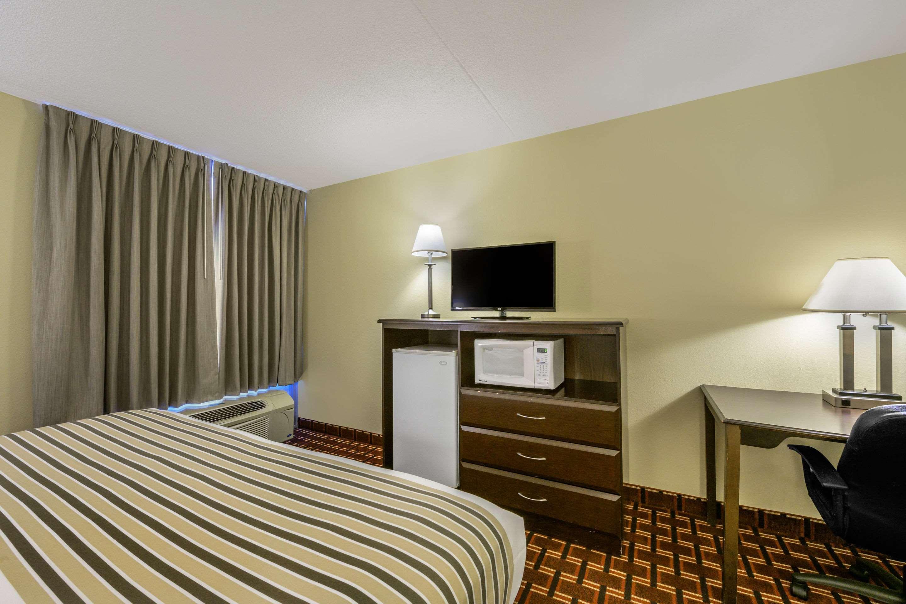 Econo Lodge Inn&Suites Triadelphia Exterior foto