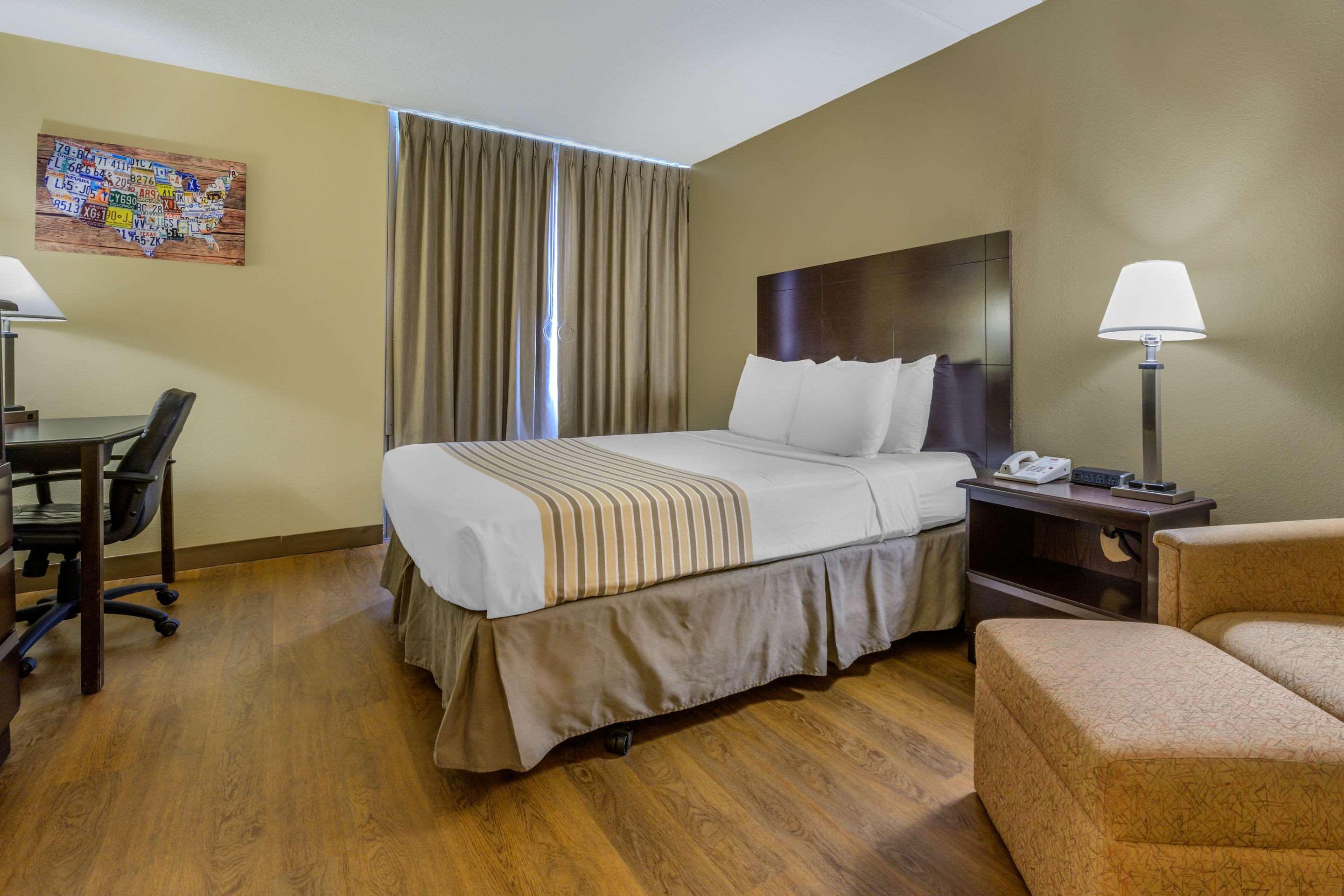 Econo Lodge Inn&Suites Triadelphia Exterior foto