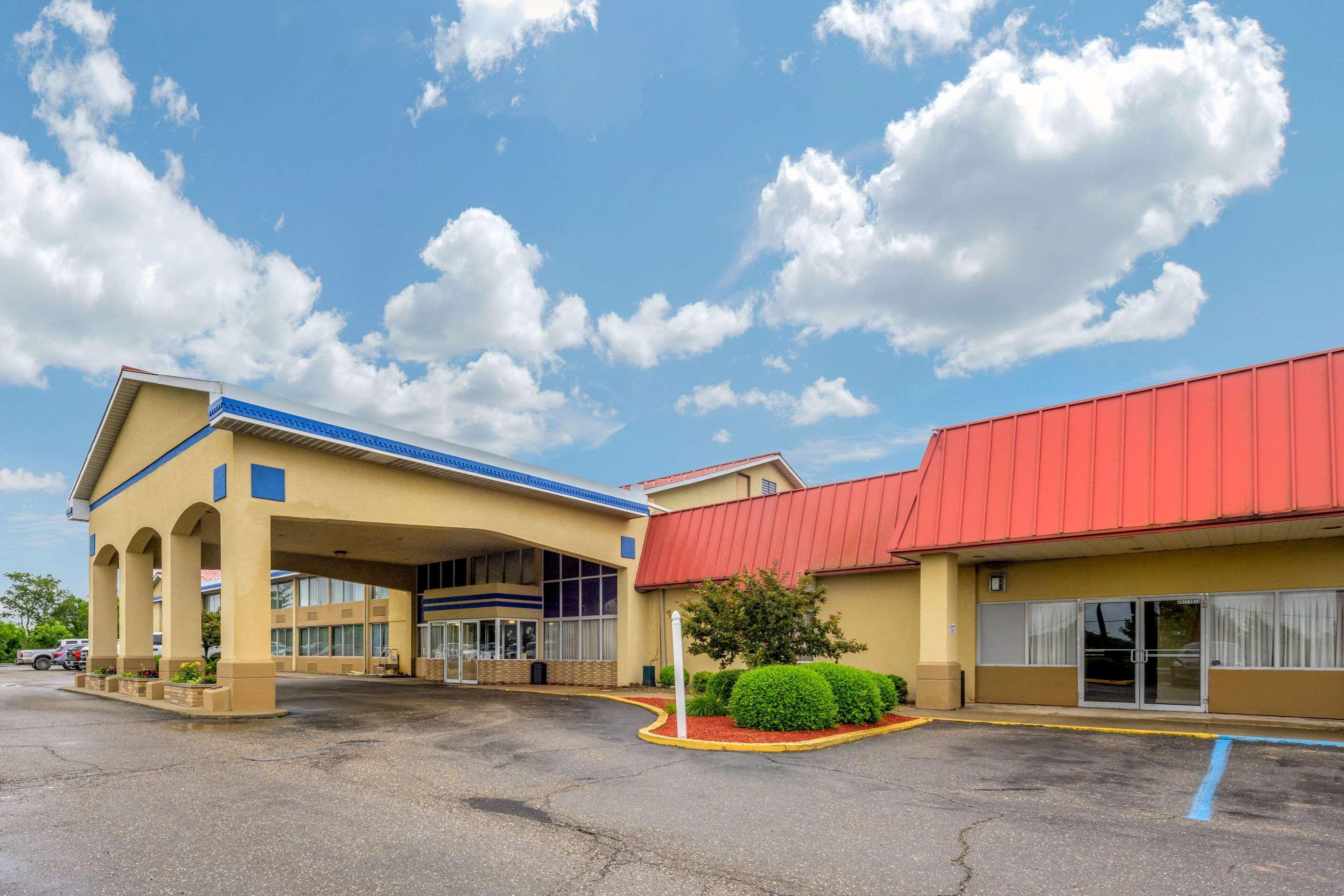 Econo Lodge Inn&Suites Triadelphia Exterior foto