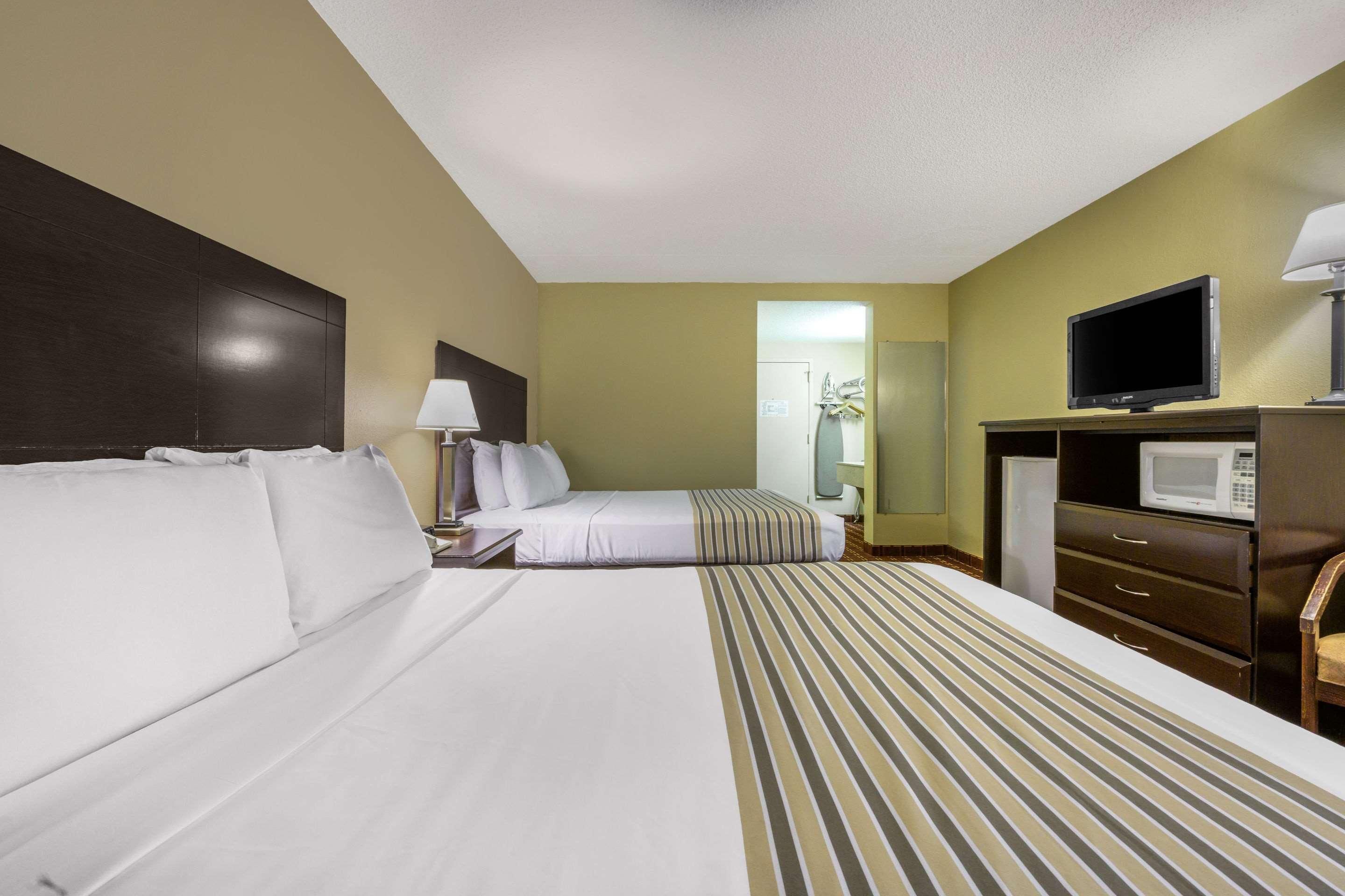 Econo Lodge Inn&Suites Triadelphia Exterior foto