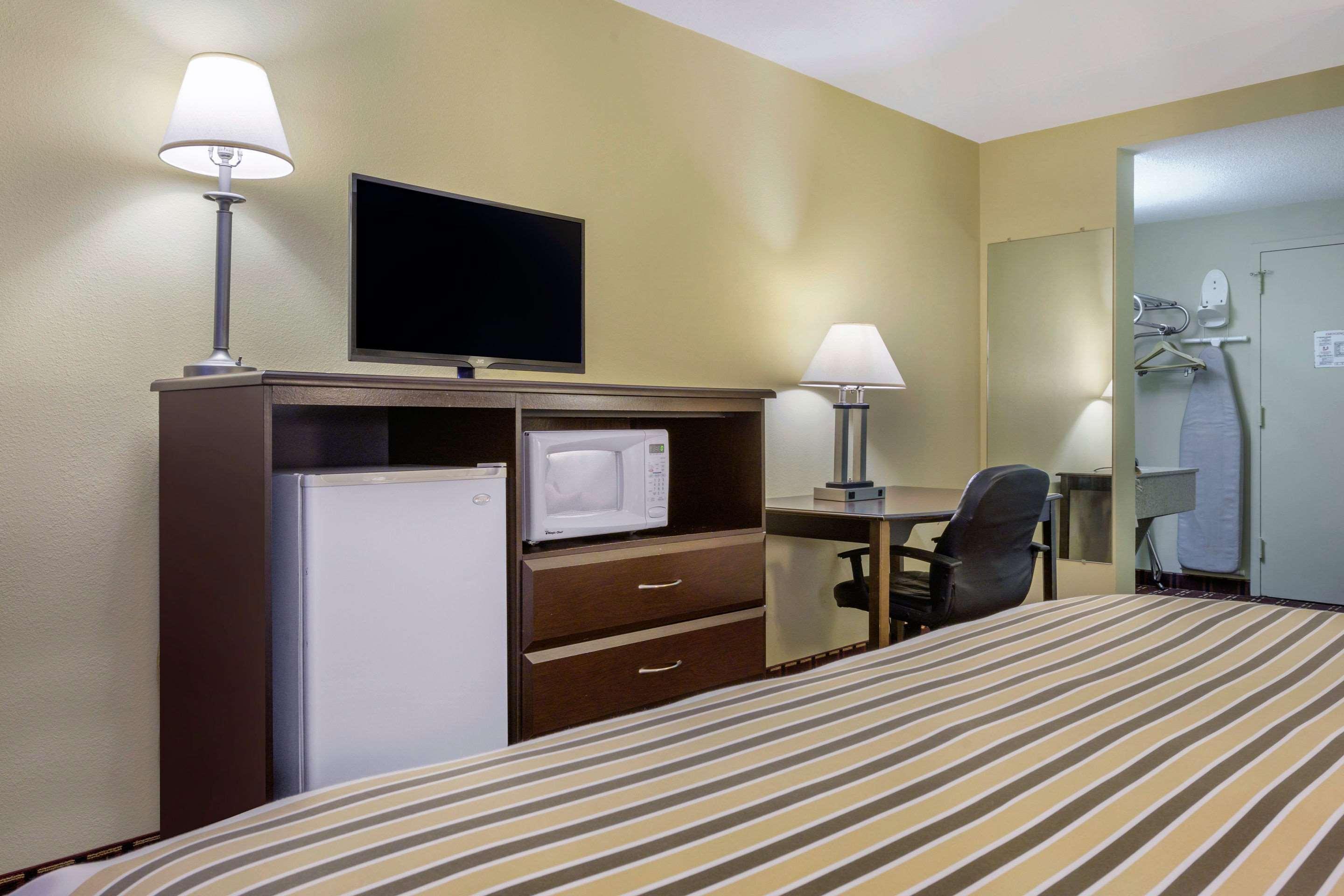 Econo Lodge Inn&Suites Triadelphia Exterior foto