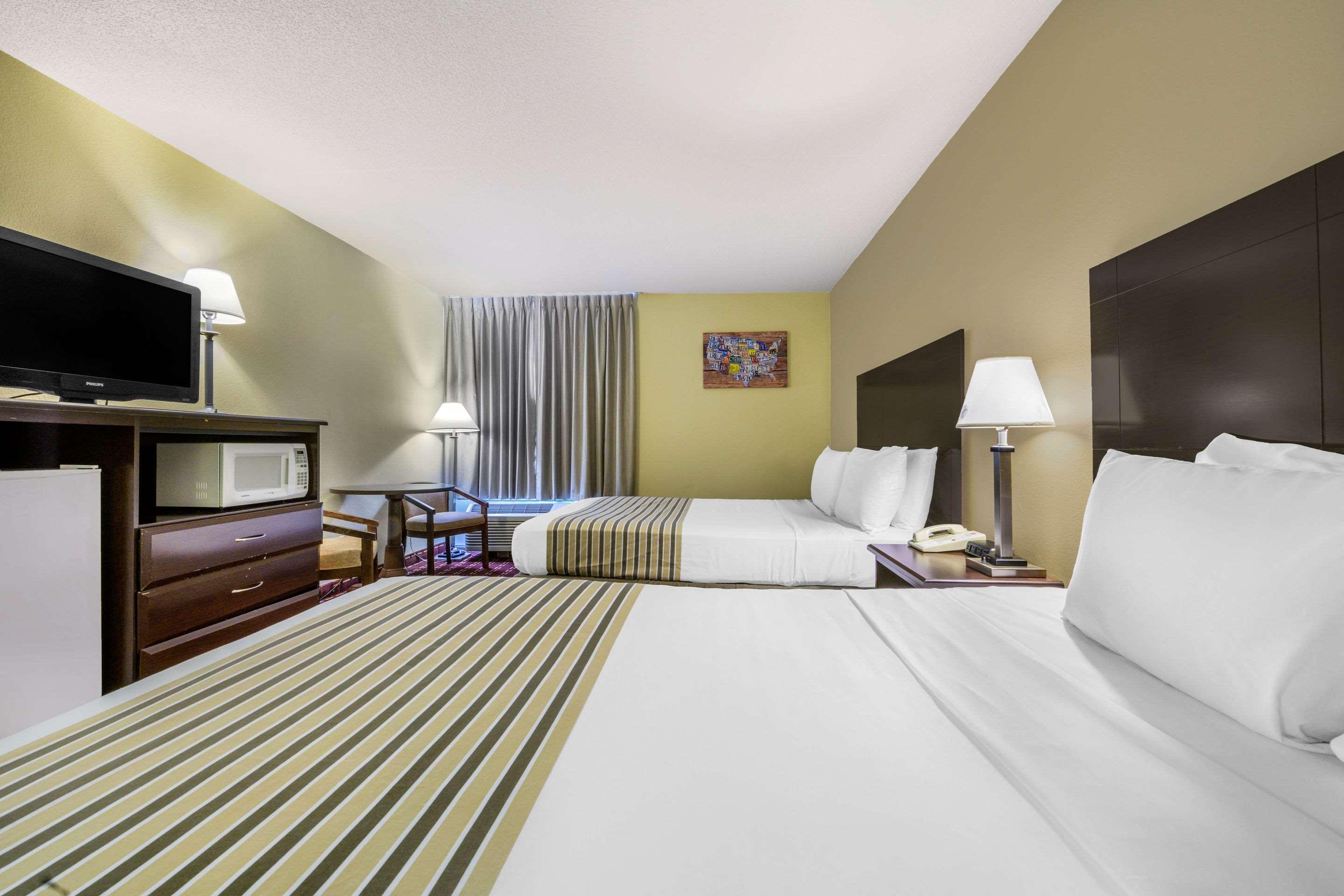 Econo Lodge Inn&Suites Triadelphia Exterior foto