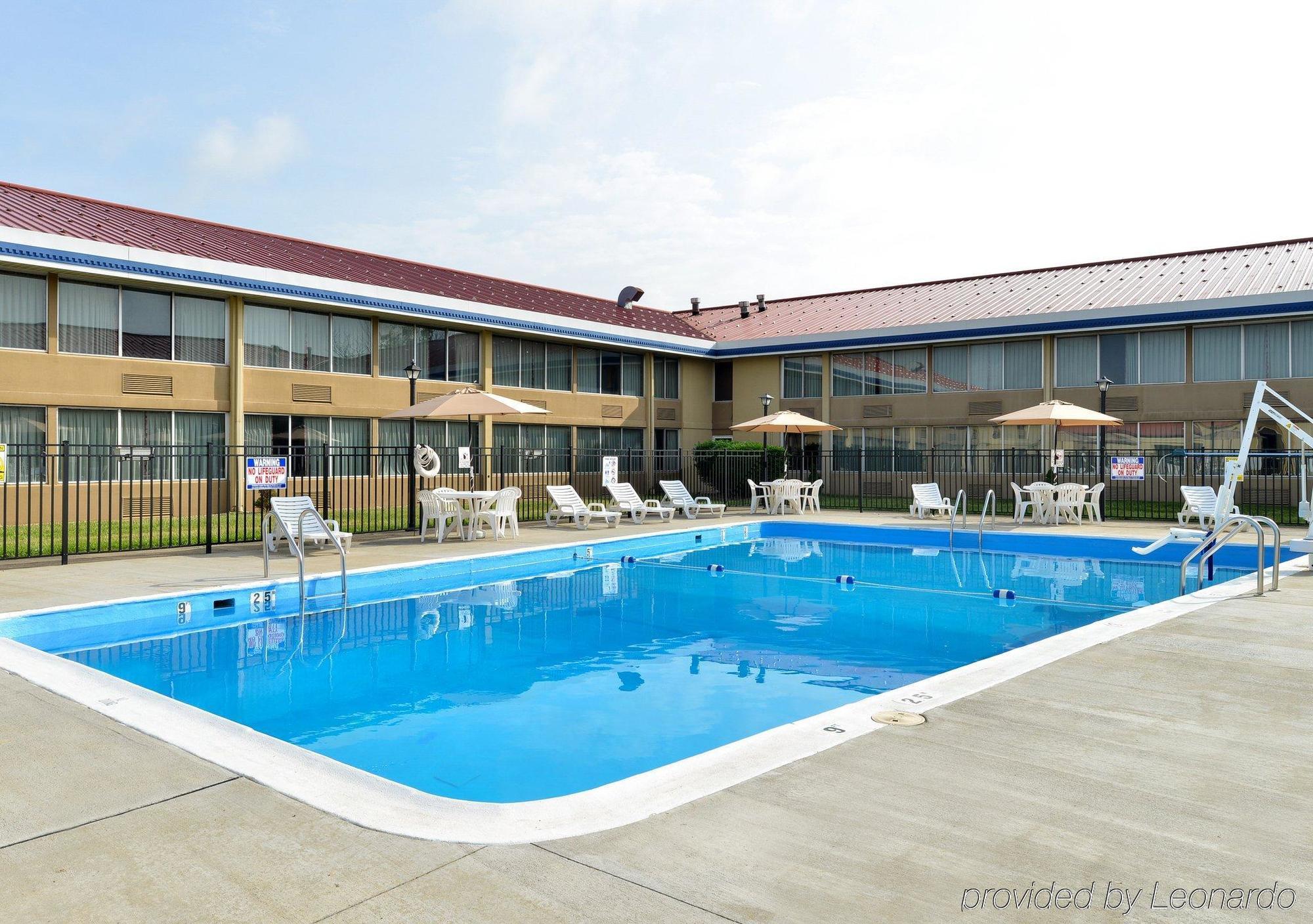 Econo Lodge Inn&Suites Triadelphia Exterior foto