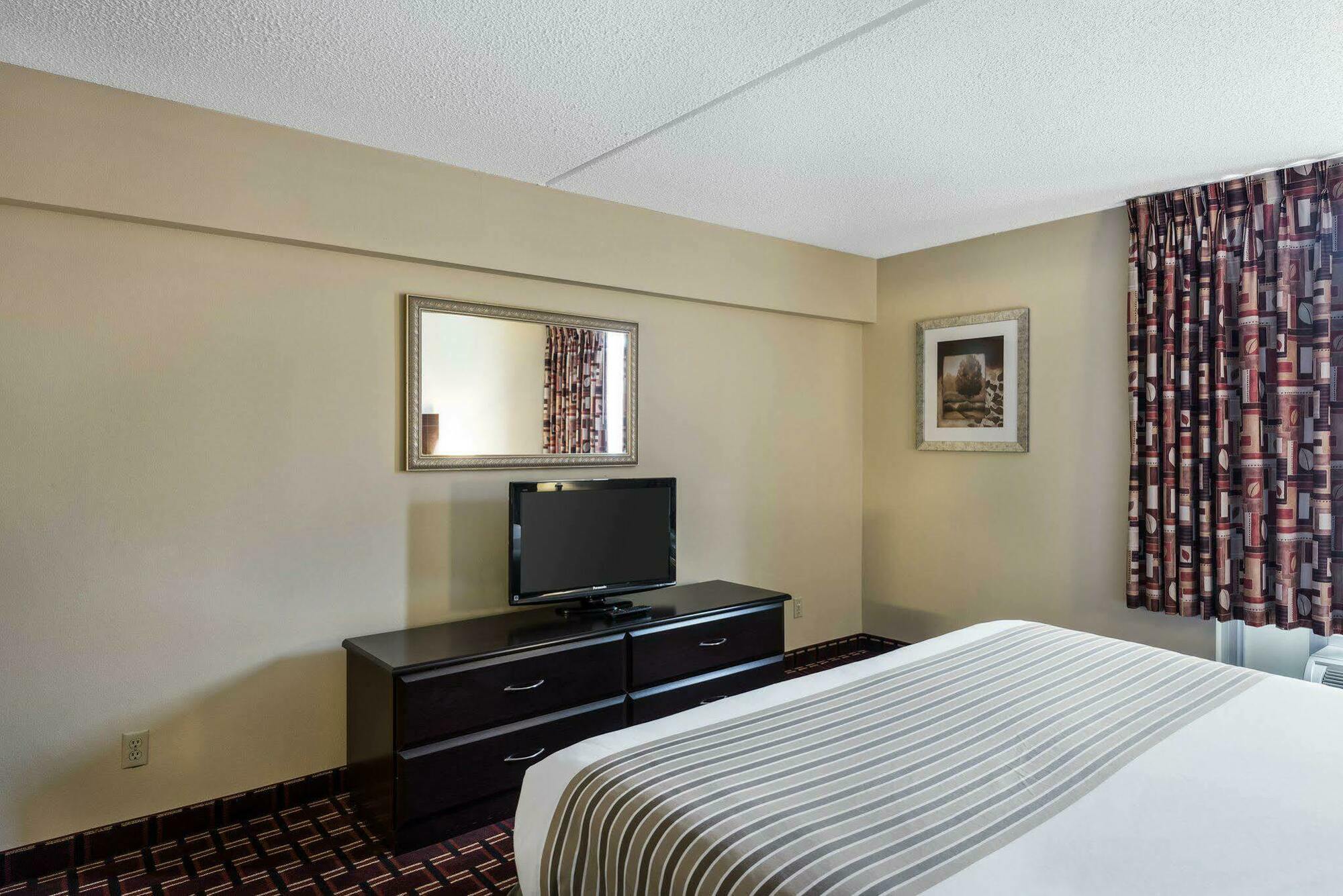 Econo Lodge Inn&Suites Triadelphia Exterior foto