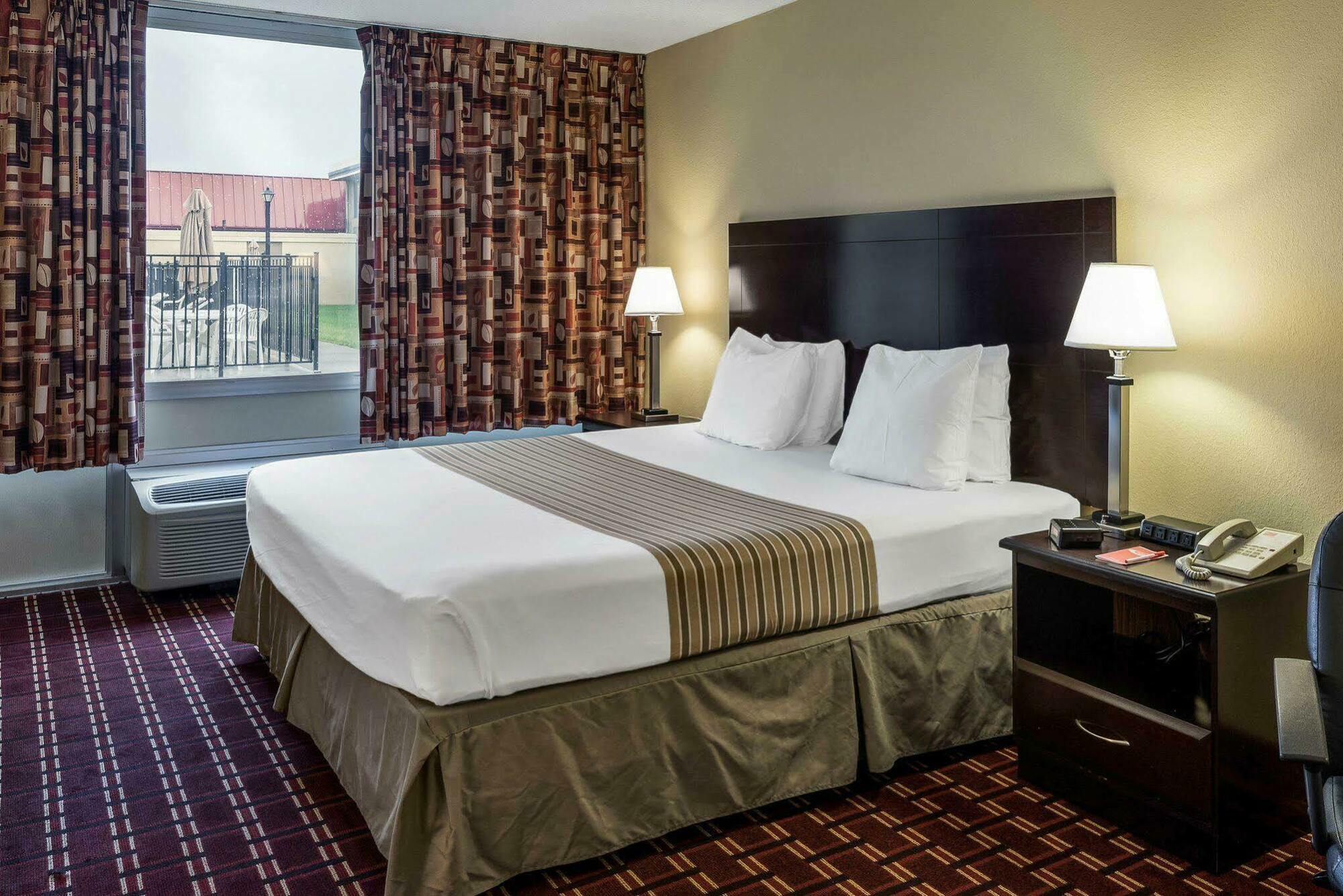 Econo Lodge Inn&Suites Triadelphia Exterior foto