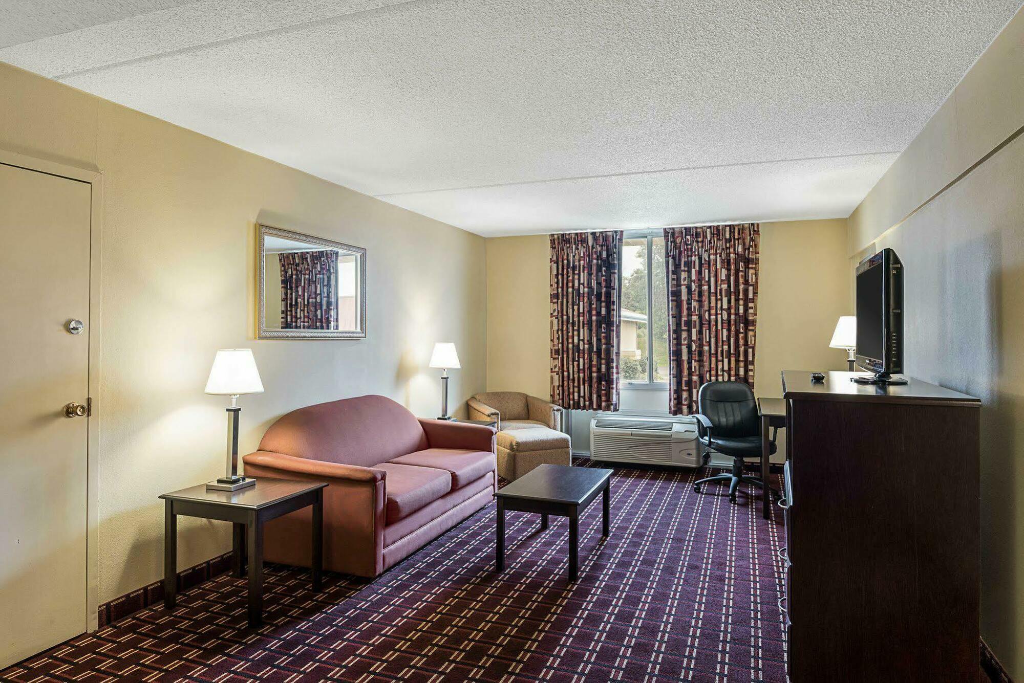 Econo Lodge Inn&Suites Triadelphia Exterior foto